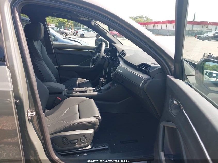 2025 Audi Q3 VIN WA1DECF34S1031751 IAAI salvage auction — LEFT FRONT, Salvage Title, sold $17,775 on 2026-08-20 (photo 5)