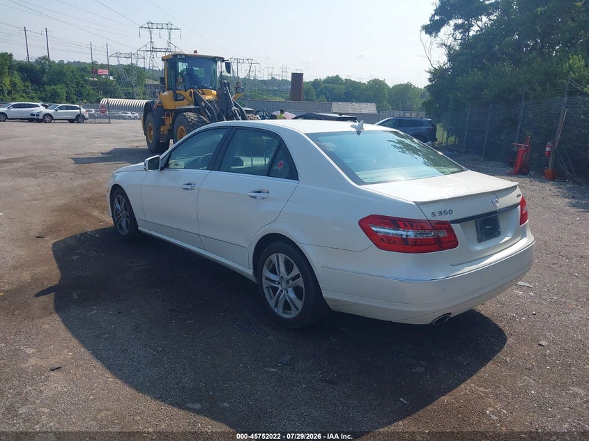 2011 Mercedes-benz E-class VIN WDDHF8HBXBA433964 IAAI salvage auction — NORMAL WEAR, Clear (Pennsylvania), sold $900 on 2026-08-07 (photo 3)