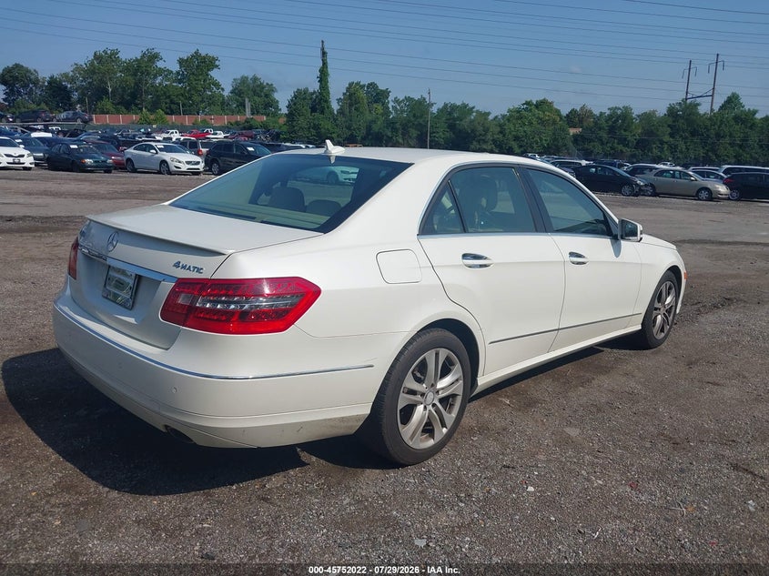 2011 Mercedes-benz E-class VIN WDDHF8HBXBA433964 IAAI salvage auction — NORMAL WEAR, Clear (Pennsylvania), sold $900 on 2026-08-07 (photo 4)
