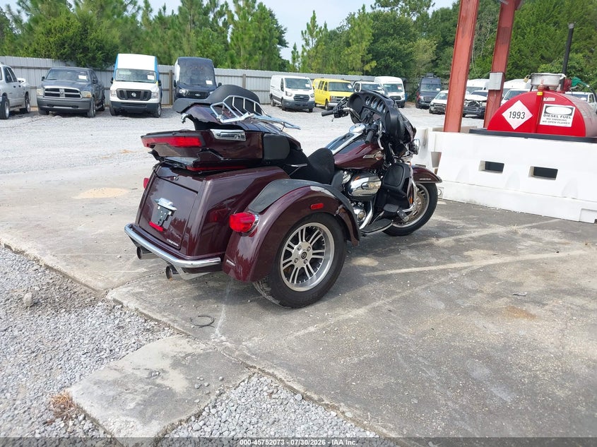 2022 Harley-davidson Tri glide ultra VIN 1HD1MAF16NB858226 IAAI salvage auction — LEFT FRONT, Rebuildable (Florida), sold $14,000 on 2026-08-12 (photo 4)