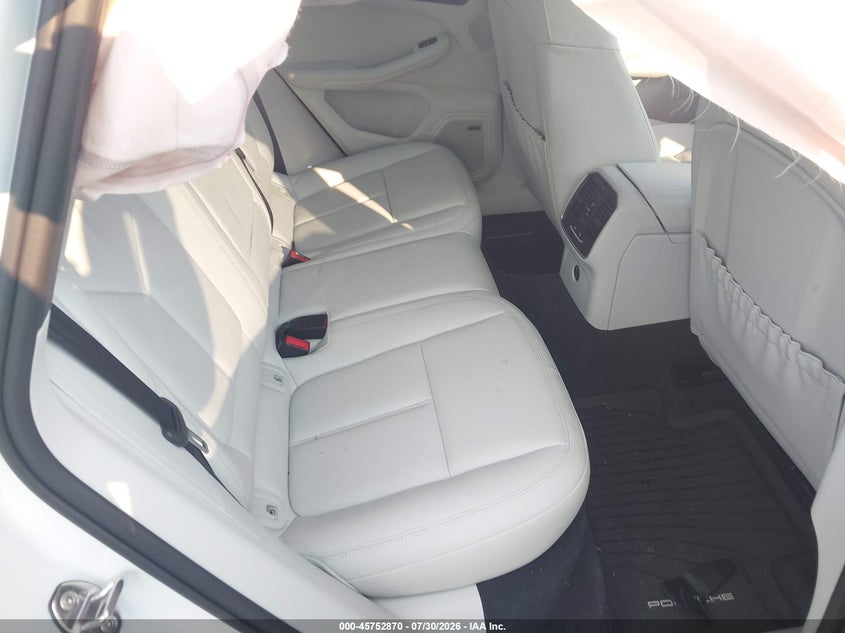 2024 Porsche Macan VIN WP1AA2A58RLB18847 IAAI salvage auction — NORMAL WEAR, Clear (Colorado), sold $16,950 on 2026-08-10 (photo 8)