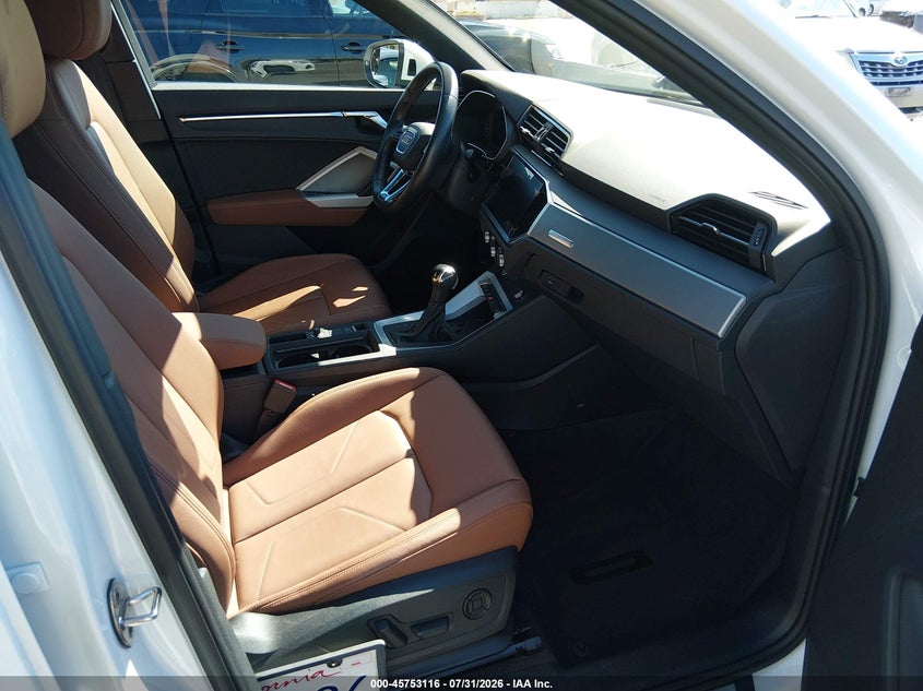 2020 Audi Q3 VIN WA1EECF39L1119510 IAAI salvage auction — RIGHT SIDE, Wait Title, sold $12,300 on 2026-08-17 (photo 5)