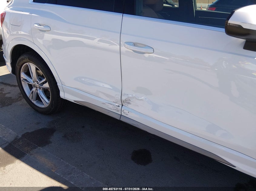2020 Audi Q3 VIN WA1EECF39L1119510 IAAI salvage auction — RIGHT SIDE, Wait Title, sold $12,300 on 2026-08-17 (photo 6)