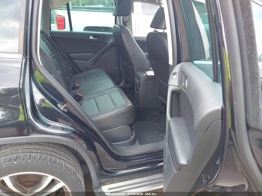 2011 Volkswagen Tiguan VIN WVGAV7AX2BW528516 IAAI salvage auction — NORMAL WEAR, Clear-Dealer Only (Maryland), sold $875 on 2026-08-06 (photo 8)