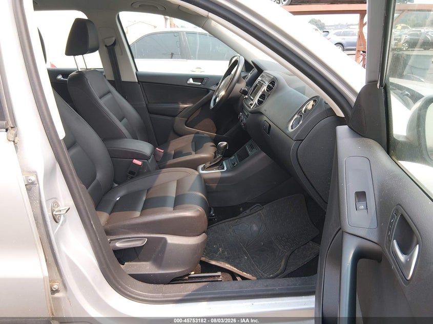 2016 Volkswagen Tiguan VIN WVGAV7AX5GW586448 IAAI salvage auction — NORMAL WEAR, Clear-Dealer Only (Oregon), sold $425 on 2026-08-06 (photo 5)