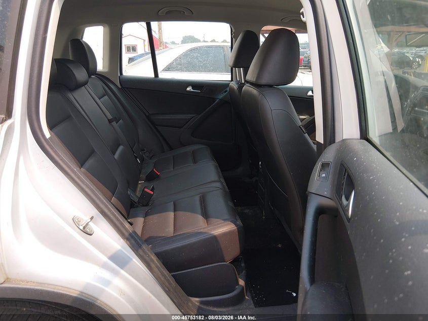 2016 Volkswagen Tiguan VIN WVGAV7AX5GW586448 IAAI salvage auction — NORMAL WEAR, Clear-Dealer Only (Oregon), sold $425 on 2026-08-06 (photo 8)