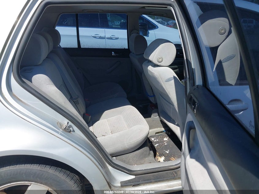 2000 Volkswagen Golf VIN WVWGA21J0YW515832 IAAI salvage auction — NORMAL WEAR, Clear (Washington), sold $175 on 2026-08-12 (photo 8)
