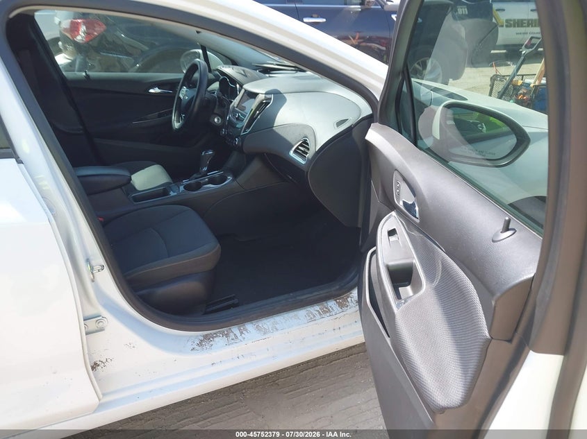 2019 Chevrolet Cruze VIN 1G1BC5SM4K7153450 IAAI salvage auction — WATER/FLOOD, Wait Title, sold $1,825 on 2026-09-29 (photo 5)