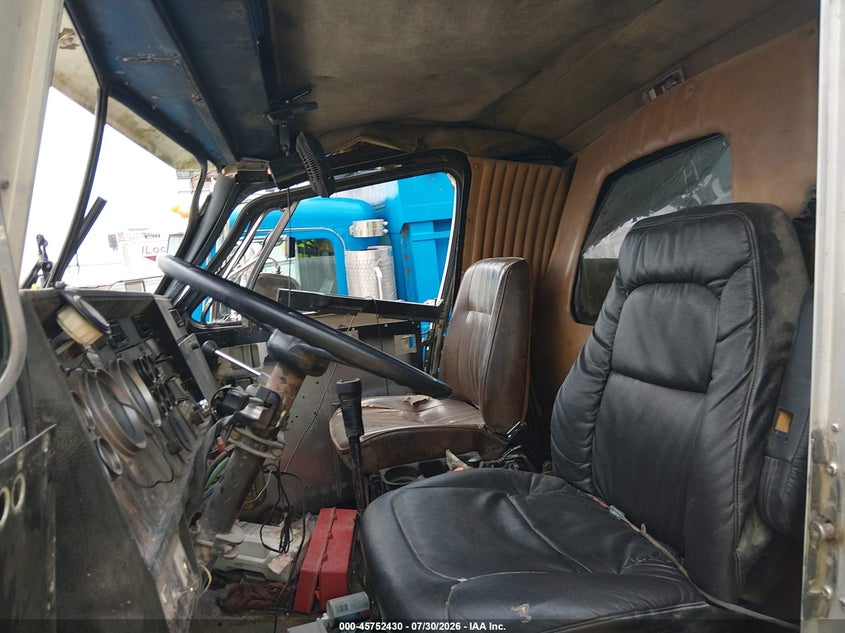 1987 Kenworth Construction VIN 1XKAD29X2HJ348378 IAAI salvage auction — ALL OVER, Salvage (Missouri), sold $3,550 on 2026-09-16 (photo 6)