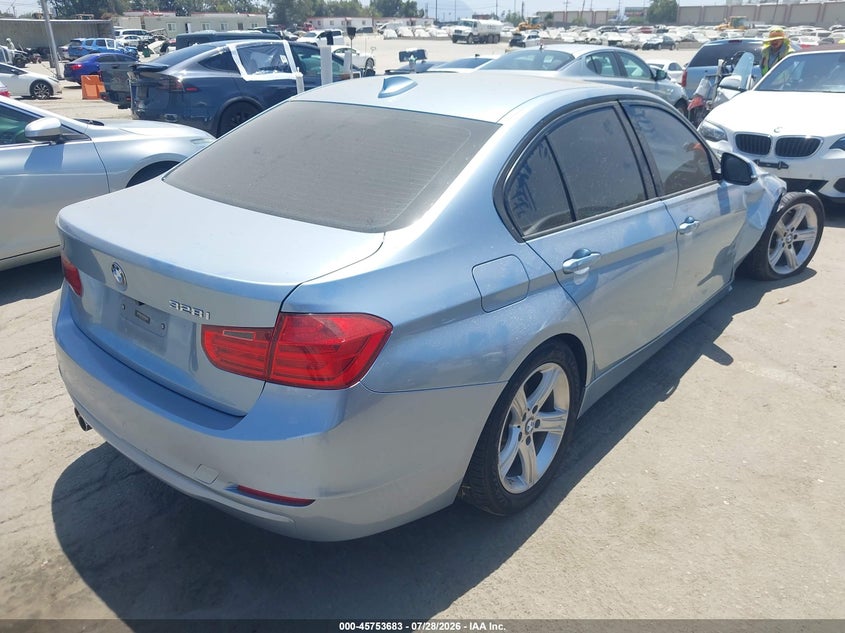 2014 BMW 3er VIN WBA3C1C59EK114766 IAAI salvage auction — NORMAL WEAR, Salvage Title, sold $1,500 on 2026-08-12 (photo 4)
