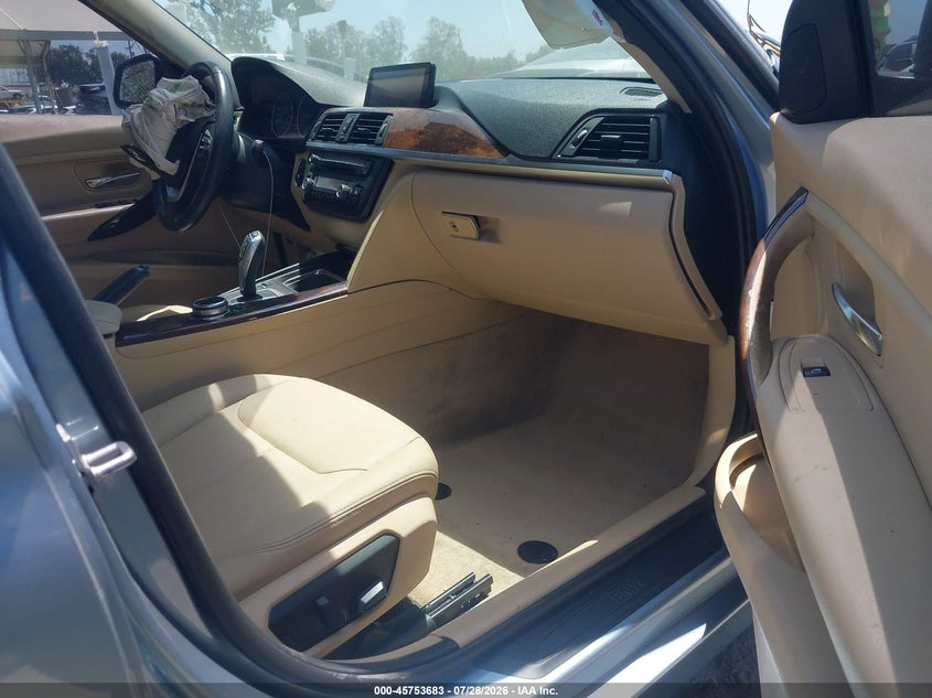 2014 BMW 3er VIN WBA3C1C59EK114766 IAAI salvage auction — NORMAL WEAR, Salvage Title, sold $1,500 on 2026-08-12 (photo 5)
