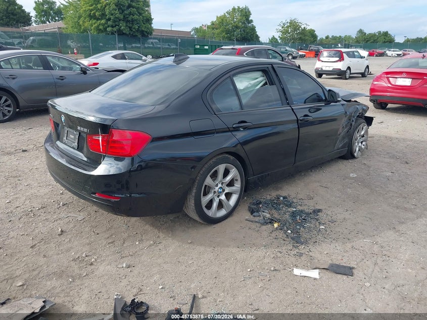 2015 BMW 3er VIN WBA3B5C59FF960075 IAAI salvage auction — ROOF, Wait Title, sold $1,500 on 2026-08-21 (photo 4)