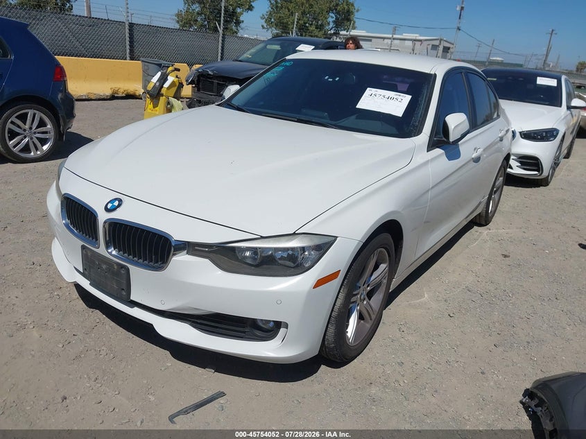 2015 BMW 3er VIN WBA3C1C55FK121828 IAAI salvage auction — NORMAL WEAR, Clear - Dealer Only (California), sold $1,800 on 2026-08-13 (photo 2)