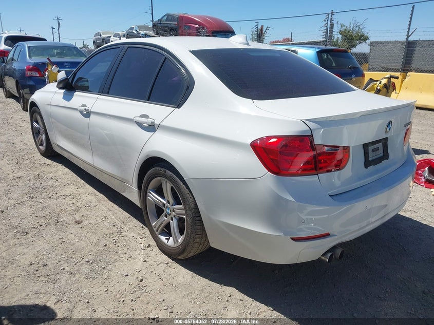 2015 BMW 3er VIN WBA3C1C55FK121828 IAAI salvage auction — NORMAL WEAR, Clear - Dealer Only (California), sold $1,800 on 2026-08-13 (photo 3)