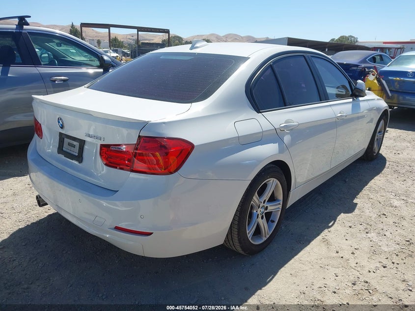 2015 BMW 3er VIN WBA3C1C55FK121828 IAAI salvage auction — NORMAL WEAR, Clear - Dealer Only (California), sold $1,800 on 2026-08-13 (photo 4)
