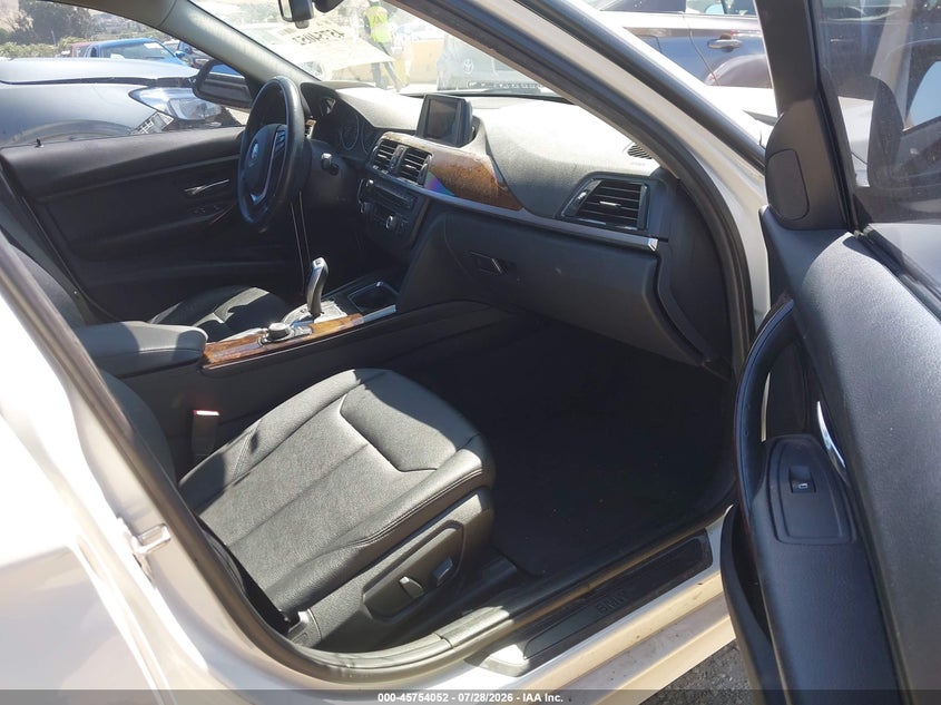 2015 BMW 3er VIN WBA3C1C55FK121828 IAAI salvage auction — NORMAL WEAR, Clear - Dealer Only (California), sold $1,800 on 2026-08-13 (photo 5)