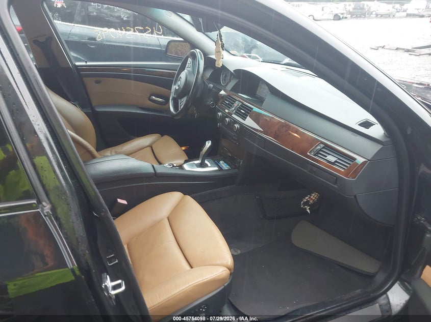 2009 BMW 5 series VIN WBANV93539C134772 IAAI salvage auction — NORMAL WEAR, Clear (New York), sold $300 on 2026-08-04 (photo 5)