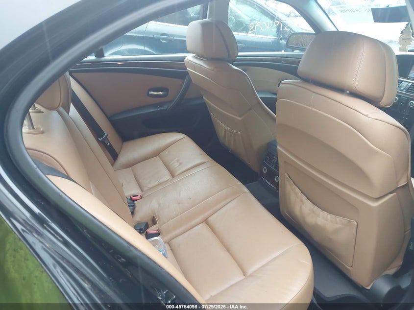 2009 BMW 5 series VIN WBANV93539C134772 IAAI salvage auction — NORMAL WEAR, Clear (New York), sold $300 on 2026-08-04 (photo 8)