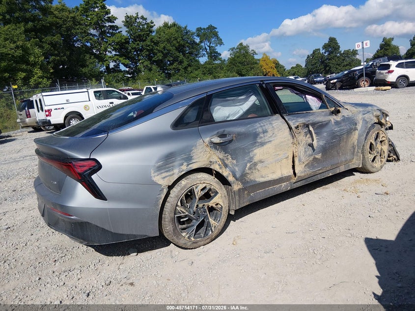 2026 Kia K5 VIN KNAG64J70T5447884 IAAI salvage auction — RIGHT SIDE, Wait Title, sold $7,800 on 2026-09-01 (photo 4)