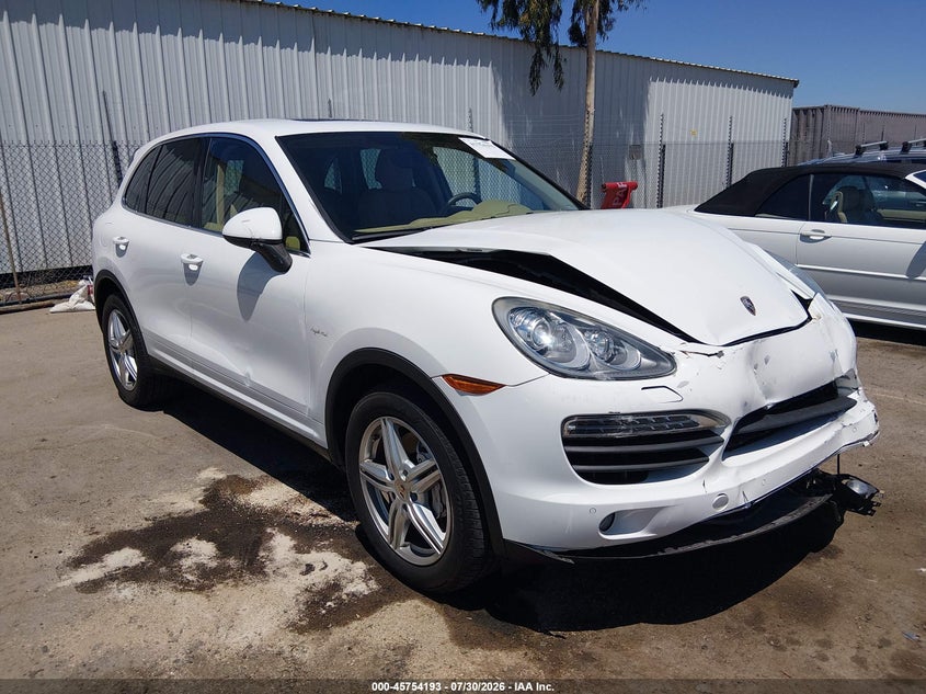 2013 Porsche Cayenne VIN WP1AE2A21DLA15174 IAAI salvage auction — LEFT FRONT, Salvage (California), sold $3,050 on 2026-08-27 (photo 1)