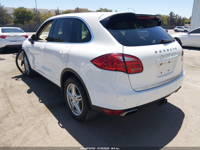 2013 Porsche Cayenne VIN WP1AE2A21DLA15174 IAAI salvage auction — LEFT FRONT, Salvage (California), sold $3,050 on 2026-08-27 (photo 3)