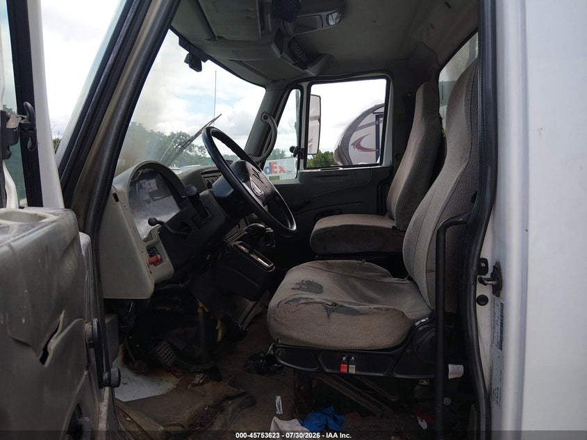2008 International 4000 series VIN 1HTMMAAL48H571964 IAAI salvage auction — ENGINE DAMAGE, Salvage (Idaho), sold $1,300 on 2026-09-16 (photo 5)