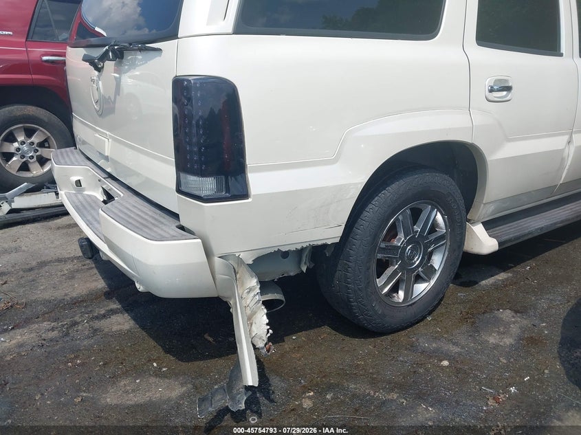 2004 Cadillac Escalade VIN 1GYEC63T74R155548 IAAI salvage auction — RIGHT SIDE, Salvage (North Carolina), sold $650 on 2026-08-22 (photo 6)
