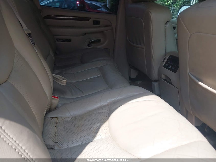 2004 Cadillac Escalade VIN 1GYEC63T74R155548 IAAI salvage auction — RIGHT SIDE, Salvage (North Carolina), sold $650 on 2026-08-22 (photo 8)