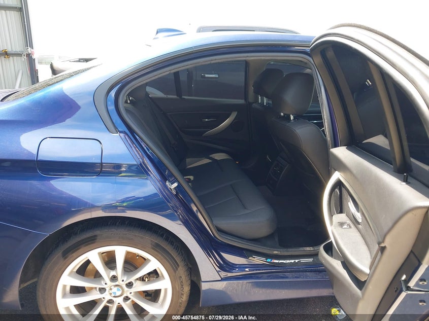 2018 BMW 3er VIN WBA8E5G58JNU47213 IAAI salvage auction — WATER/FLOOD, Salvage (Nebraska), sold $1,200 on 2026-08-30 (photo 8)