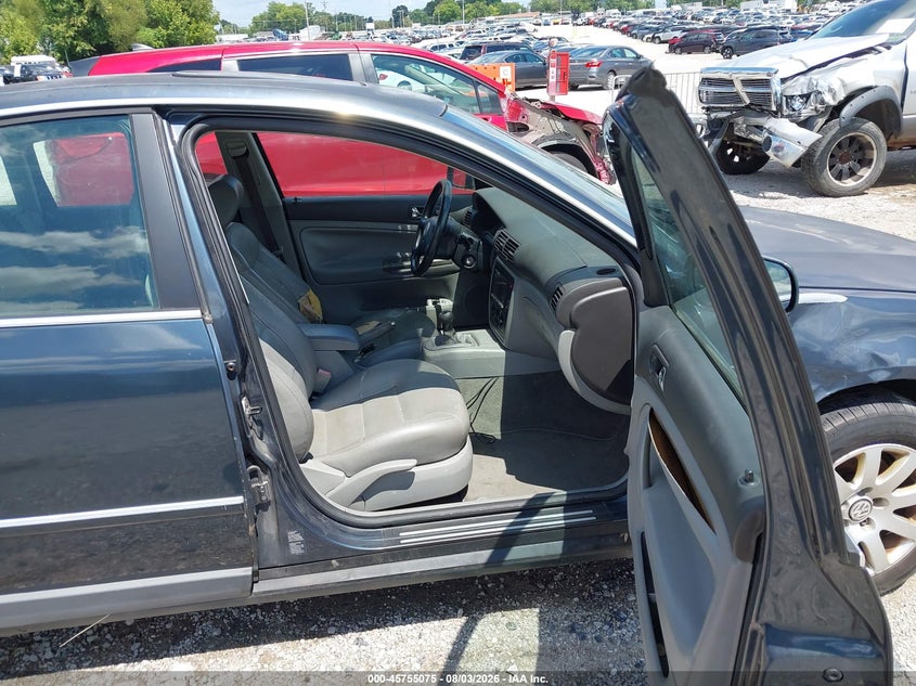 2003 Volkswagen Passat VIN WVWPD63B33P435156 IAAI salvage auction — NORMAL WEAR, Original (Kentucky), sold $225 on 2026-08-19 (photo 5)
