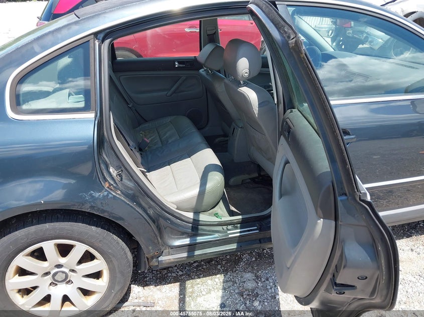 2003 Volkswagen Passat VIN WVWPD63B33P435156 IAAI salvage auction — NORMAL WEAR, Original (Kentucky), sold $225 on 2026-08-19 (photo 8)