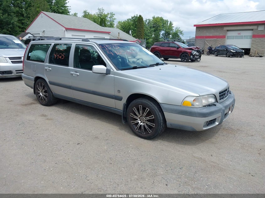 2000 Volvo V70 VIN YV1LZ56D9Y2733247 IAAI salvage auction — NORMAL WEAR, Original (Maine), sold $375 on 2026-08-10 (photo 1)