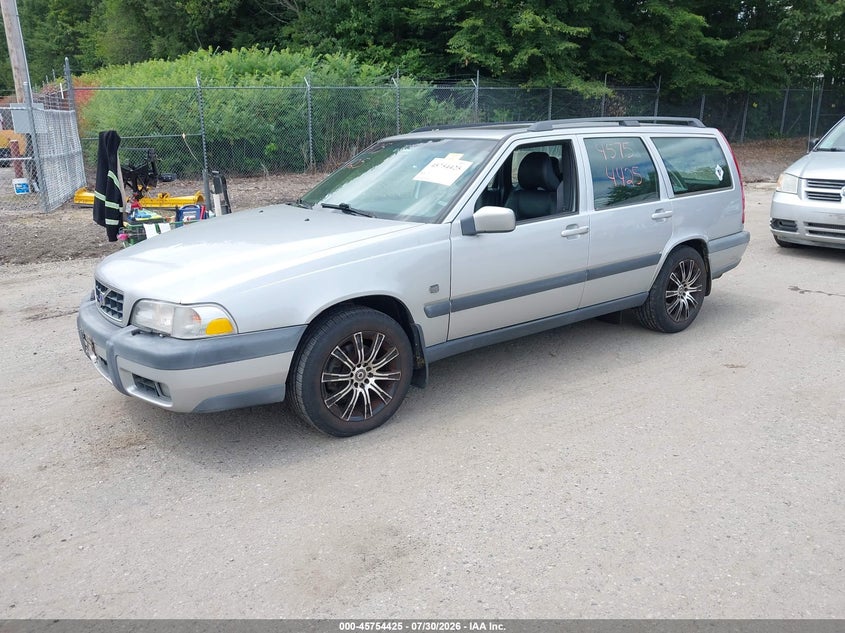 2000 Volvo V70 VIN YV1LZ56D9Y2733247 IAAI salvage auction — NORMAL WEAR, Original (Maine), sold $375 on 2026-08-10 (photo 2)