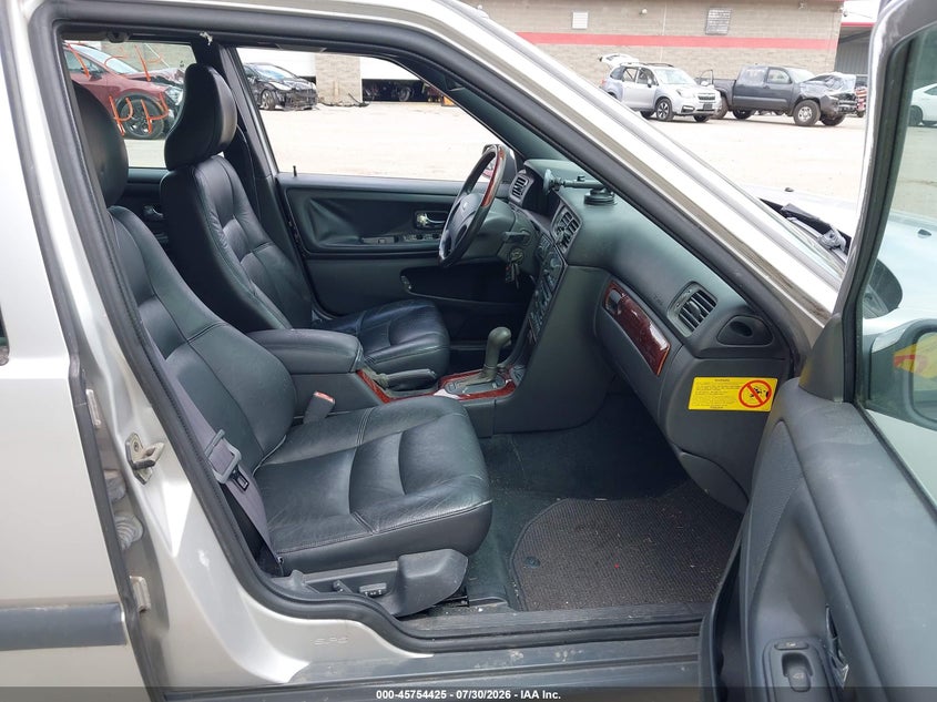 2000 Volvo V70 VIN YV1LZ56D9Y2733247 IAAI salvage auction — NORMAL WEAR, Original (Maine), sold $375 on 2026-08-10 (photo 5)