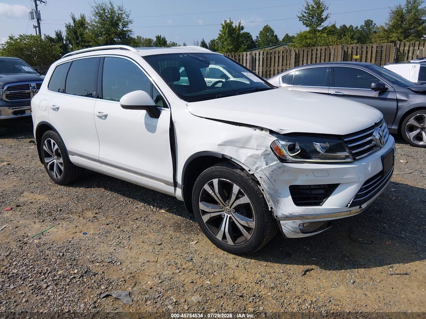 2017 Volkswagen Touareg VIN WVGRF7BP6HD003042 IAAI salvage auction — RIGHT FRONT, Wait Title, sold $2,600 on 2026-08-16 (photo 1)