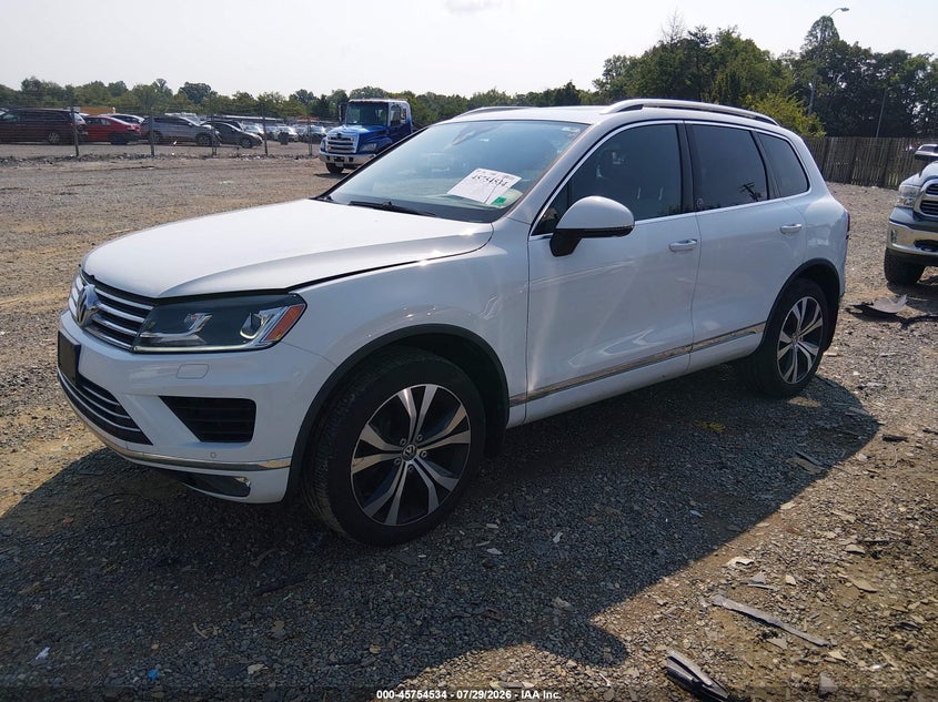 2017 Volkswagen Touareg VIN WVGRF7BP6HD003042 IAAI salvage auction — RIGHT FRONT, Wait Title, sold $2,600 on 2026-08-16 (photo 2)