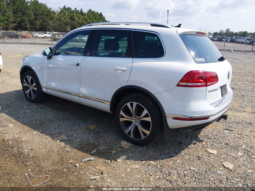 2017 Volkswagen Touareg VIN WVGRF7BP6HD003042 IAAI salvage auction — RIGHT FRONT, Wait Title, sold $2,600 on 2026-08-16 (photo 3)