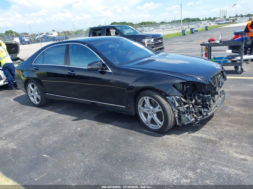 2013 Mercedes-benz S-klasse VIN WDDNG7DBXDA526079 IAAI salvage auction — FRONT END, Salvage Title, sold $25 on 2026-08-30 (photo 1)