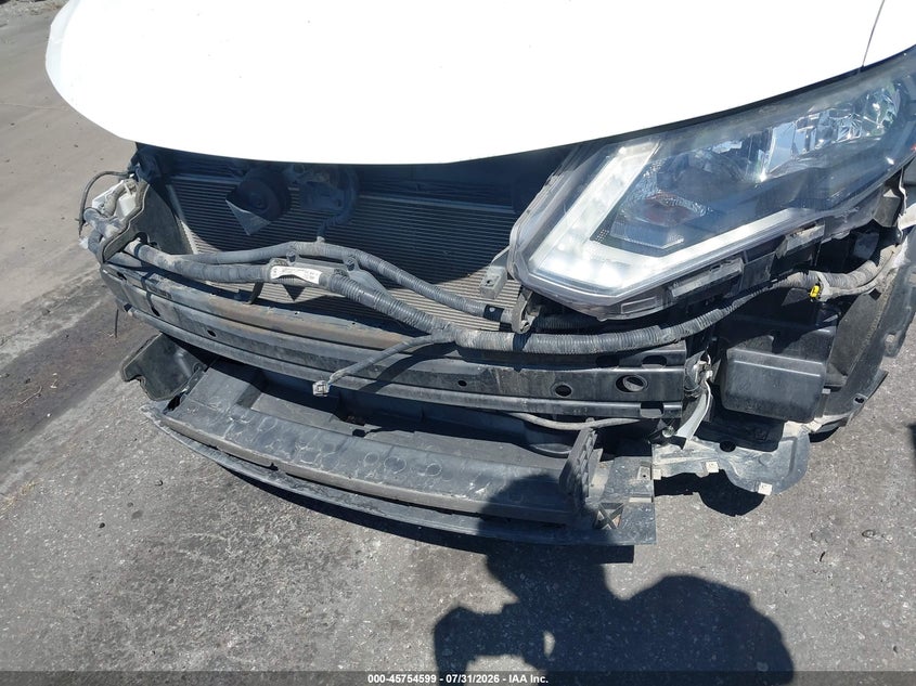 2017 Nissan Rogue VIN KNMAT2MTXHP564592 IAAI salvage auction — FRONT END, Salvage Title, sold $2,350 on 2026-08-28 (photo 6)