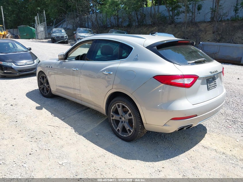 2017 Maserati Levante VIN ZN661XULXHX199354 IAAI salvage auction — NORMAL WEAR, Salvage Title, sold $3,150 on 2026-08-04 (photo 3)