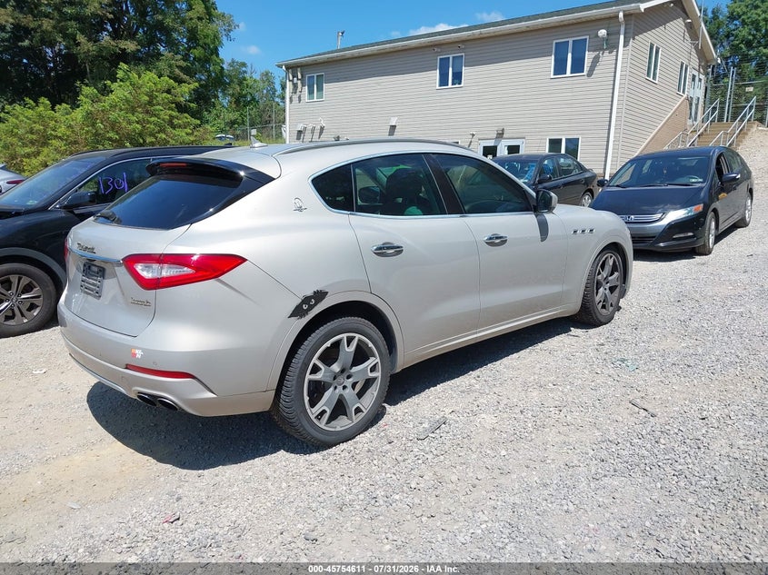 2017 Maserati Levante VIN ZN661XULXHX199354 IAAI salvage auction — NORMAL WEAR, Salvage Title, sold $3,150 on 2026-08-04 (photo 4)