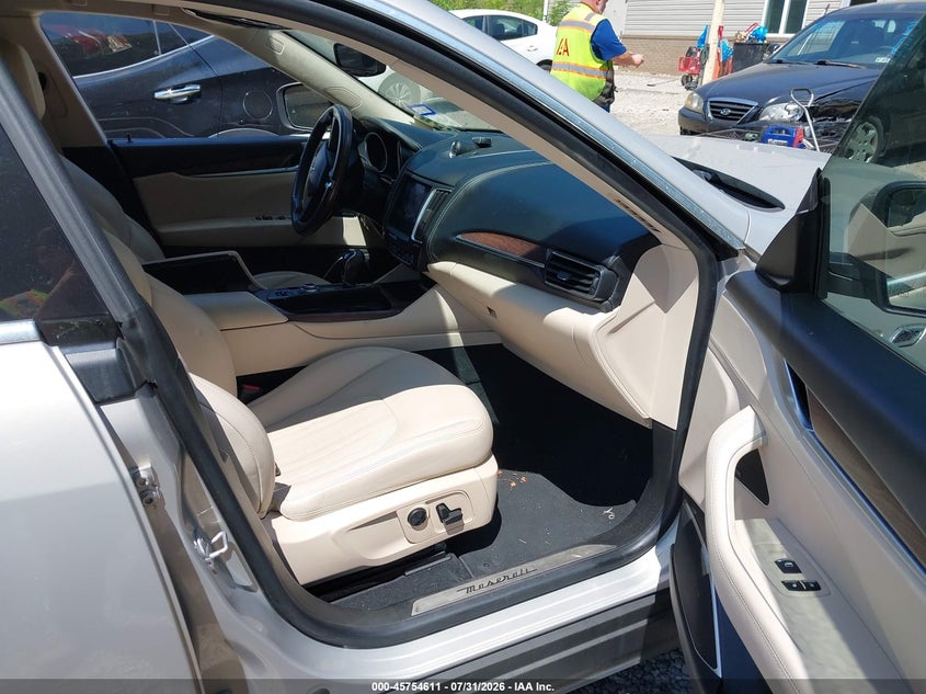 2017 Maserati Levante VIN ZN661XULXHX199354 IAAI salvage auction — NORMAL WEAR, Salvage Title, sold $3,150 on 2026-08-04 (photo 5)