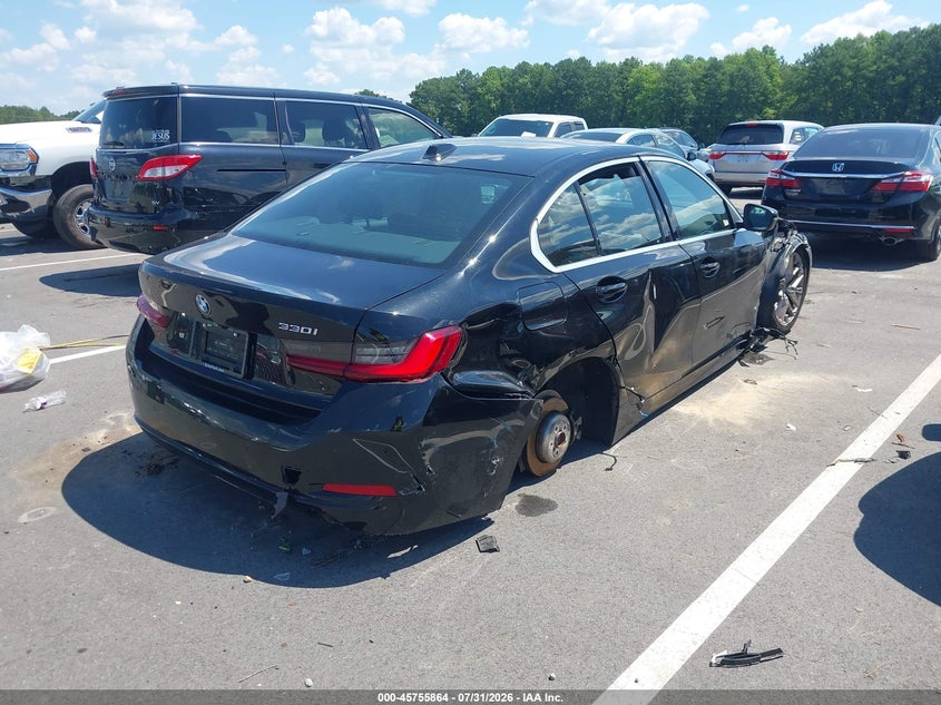 2025 BMW 3er VIN 3MW69CW01S8F10372 IAAI salvage auction — SIDE, Salvage (North Carolina), sold $13,900 on 2026-10-05 (photo 4)