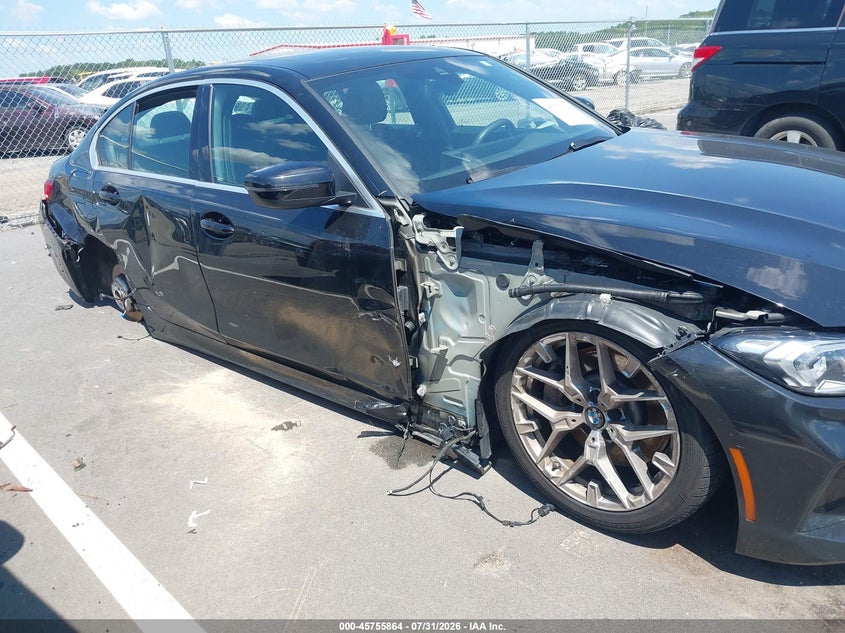 2025 BMW 3er VIN 3MW69CW01S8F10372 IAAI salvage auction — SIDE, Salvage (North Carolina), sold $13,900 on 2026-10-05 (photo 6)