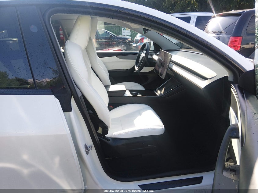 2026 Tesla Model y VIN 7SAYGDEE0TF557333 IAAI salvage auction — RIGHT FRONT, Wait Title, sold $28,300 on 2026-09-09 (photo 5)