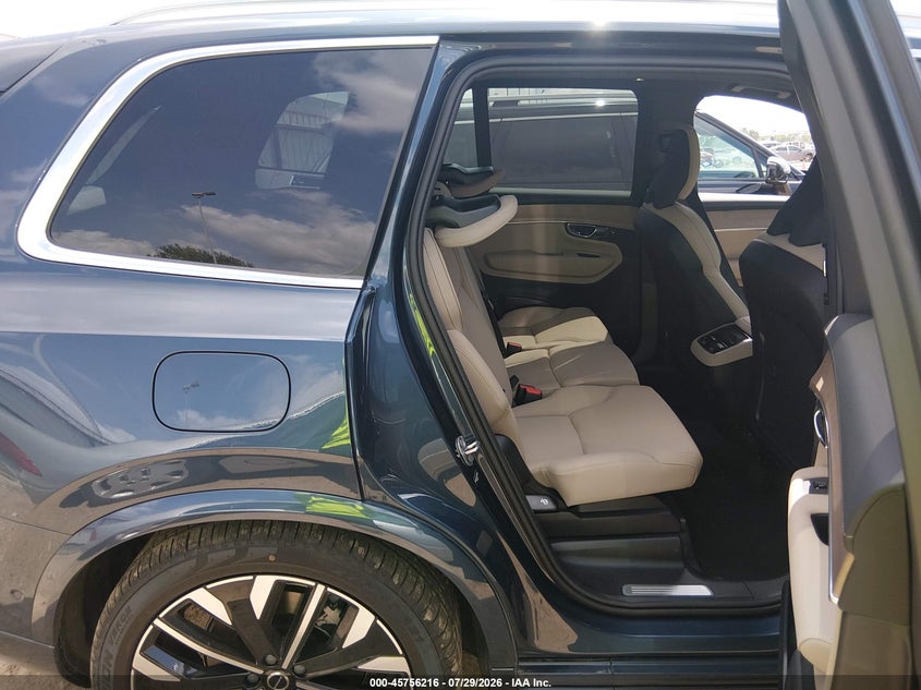 2026 Volvo Xc90 VIN YV4062PE9T1535464 IAAI salvage auction — RIGHT FRONT, Enterprise Vehicles Clear Only (Texas), sold $33,500 on 2026-08-05 (photo 8)