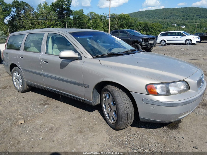 2001 Volvo V70 VIN YV1SW58D212112231 IAAI salvage auction — NORMAL WEAR, Clear (New Jersey), sold $25 on 2026-08-06 (photo 1)