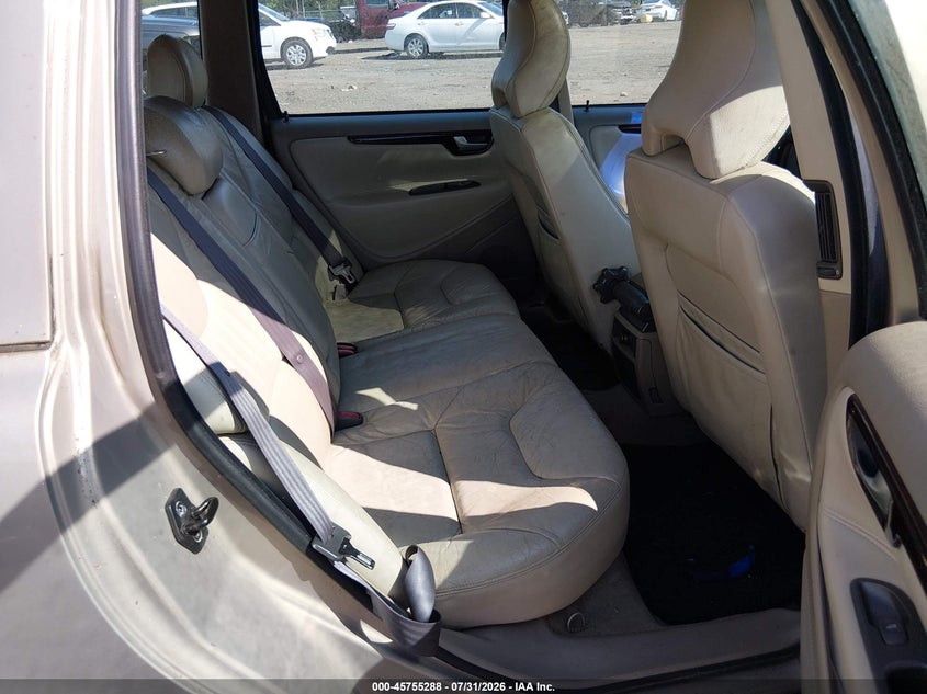 2001 Volvo V70 VIN YV1SW58D212112231 IAAI salvage auction — NORMAL WEAR, Clear (New Jersey), sold $25 on 2026-08-06 (photo 8)
