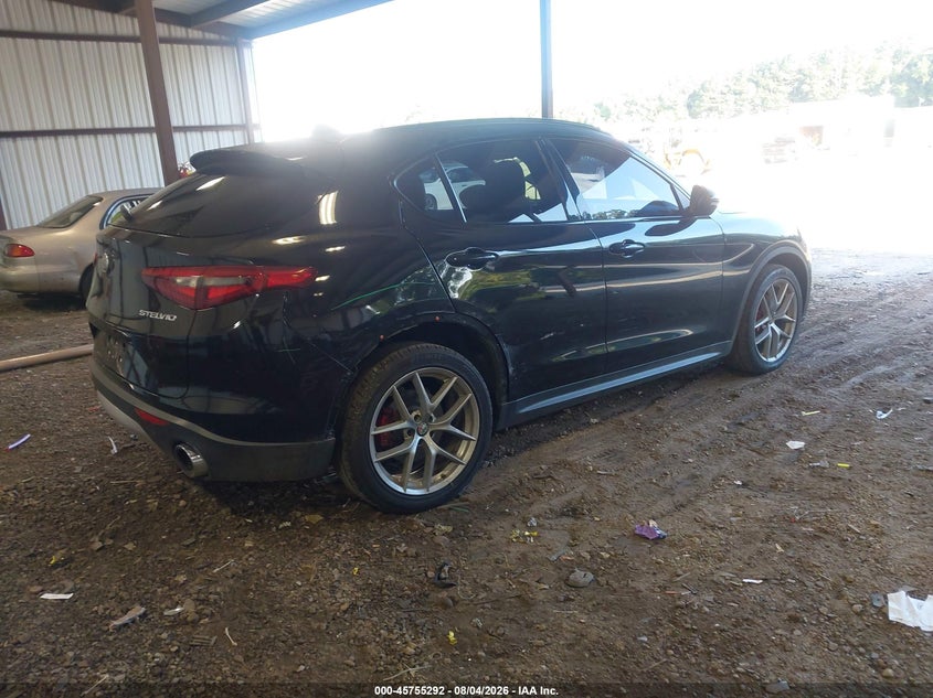 2018 Alfa romeo Stelvio VIN ZASFAKNN6J7B90359 IAAI salvage auction — RIGHT SIDE, Salvage Title, sold $6,150 on 2026-09-13 (photo 4)