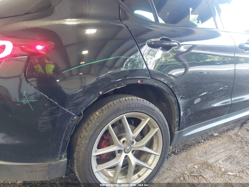 2018 Alfa romeo Stelvio VIN ZASFAKNN6J7B90359 IAAI salvage auction — RIGHT SIDE, Salvage Title, sold $6,150 on 2026-09-13 (photo 6)